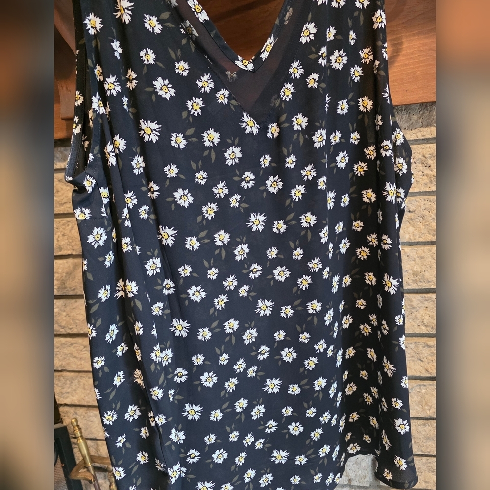 Maurices Daisy Print Sleeveless Blouse - Picture 4 of 5